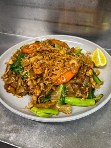 Pad Thai with fried shallot and prawns